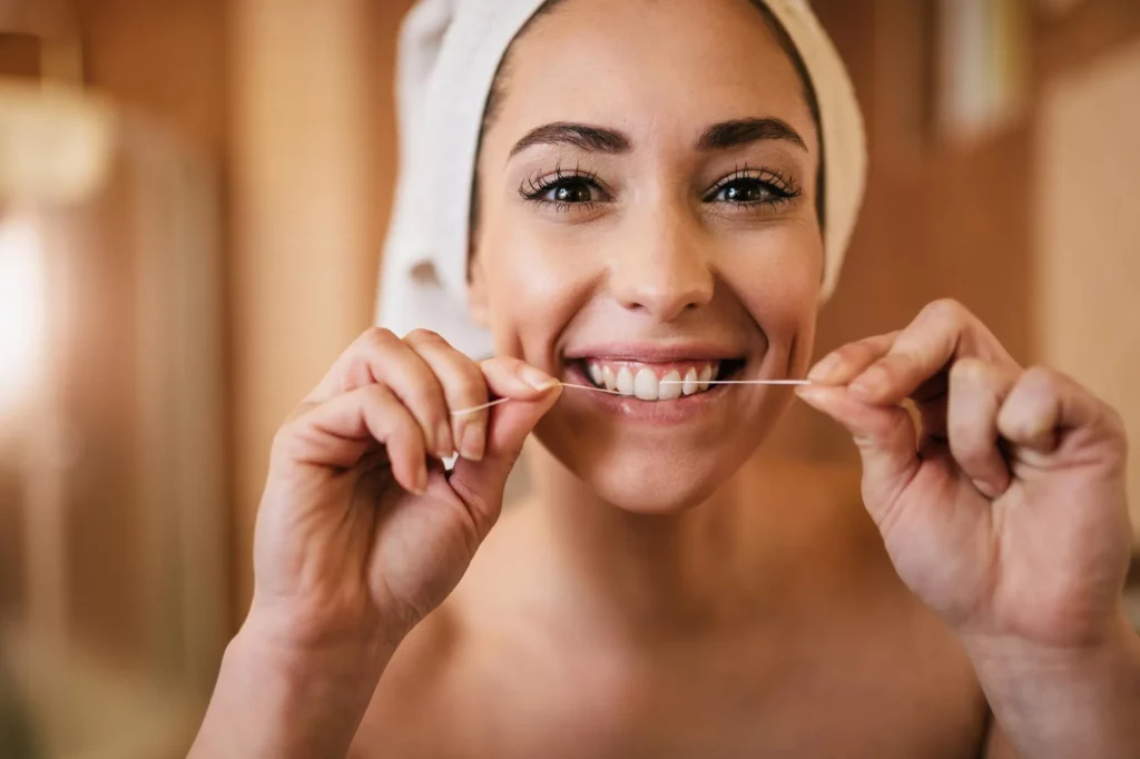 How to Floss Properly: Step-by-Step Guide to Flossing Teeth